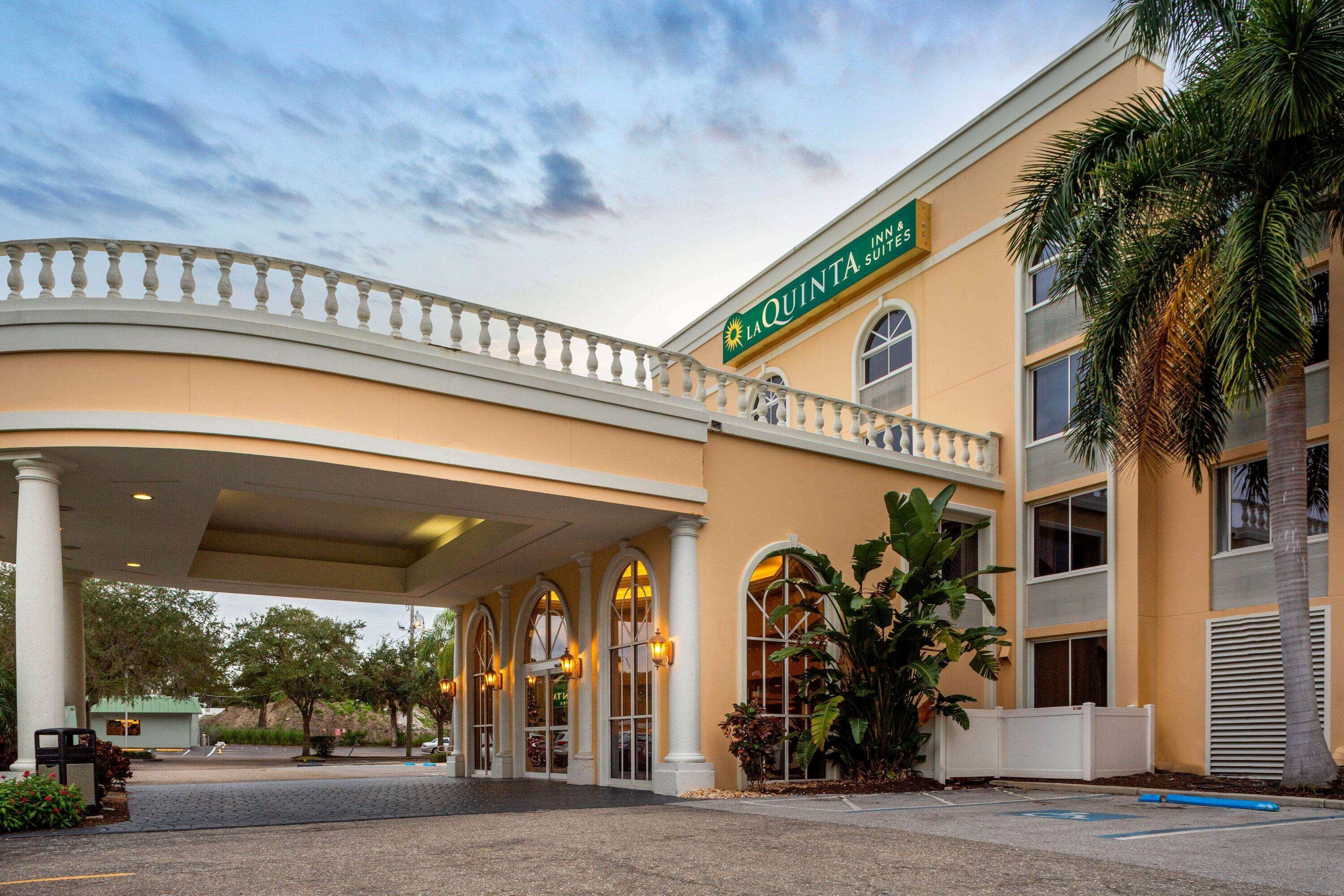 La Quinta By Wyndham Sarasota Downtown Hotel Exterior photo